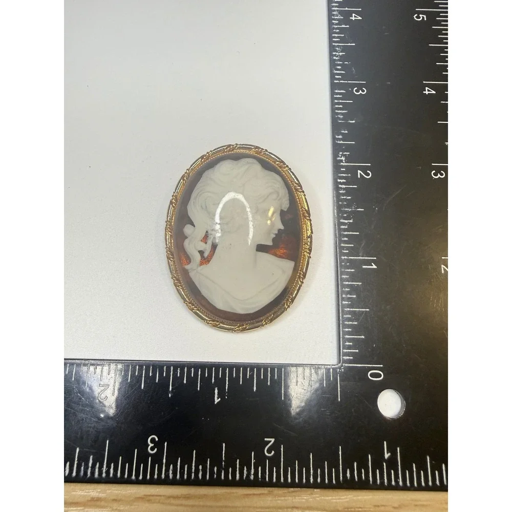 Vintage Gold Tone Oval Cameo Brooch Pendant‎ Female Profile Brown White Jewelry